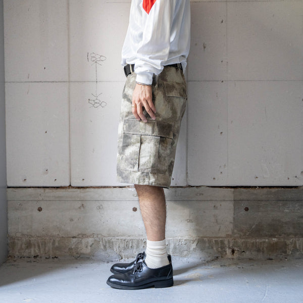 2000s 'PROPPER' camouflage pattern cargo shorts -with side adjuster-