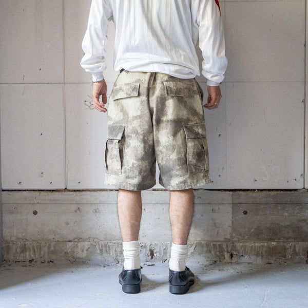 2000s 'PROPPER' camouflage pattern cargo shorts -with side adjuster-