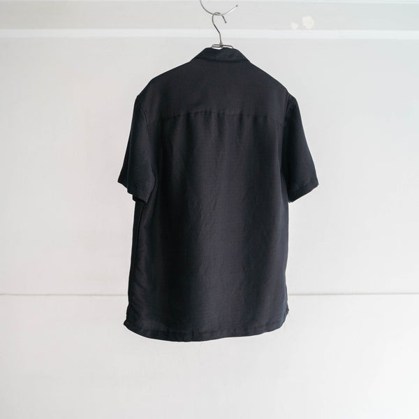 2000s black × ivory rayon poly s/s shirt