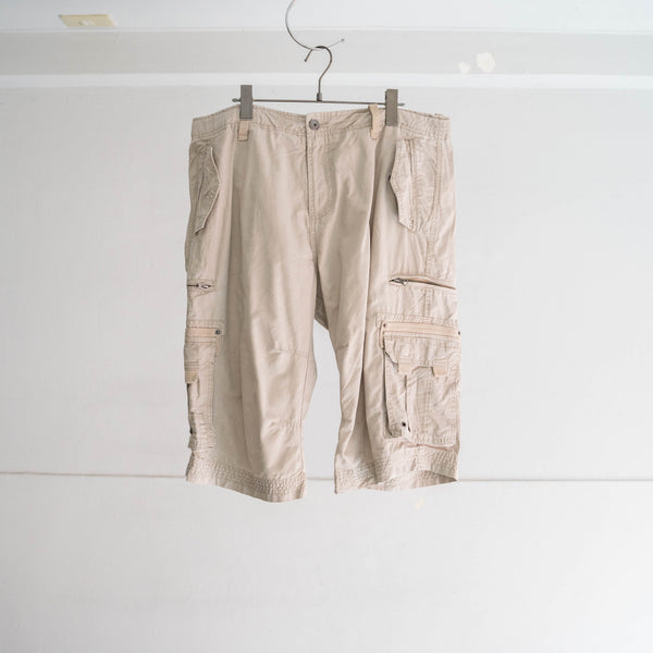 2000s ivory cargo shorts -good gimmick-