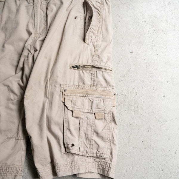 2000s ivory cargo shorts -good gimmick-