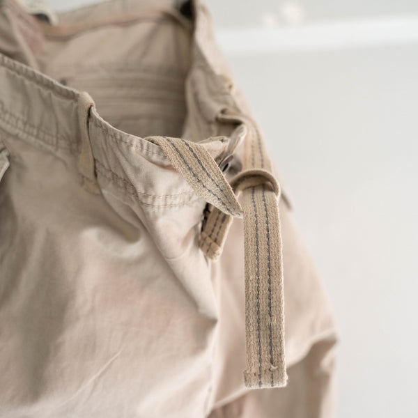 2000s ivory cargo shorts -good gimmick-