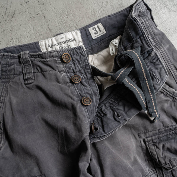 2000s faded gray cargo shorts -good mood-
