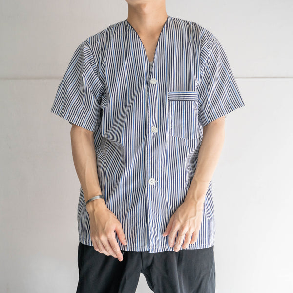 2000s blue based stripe pajama s/s shirt