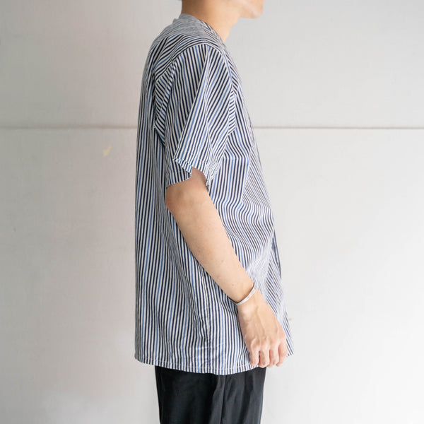 2000s blue based stripe pajama s/s shirt