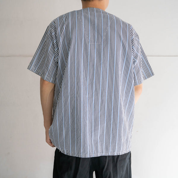 2000s blue based stripe pajama s/s shirt