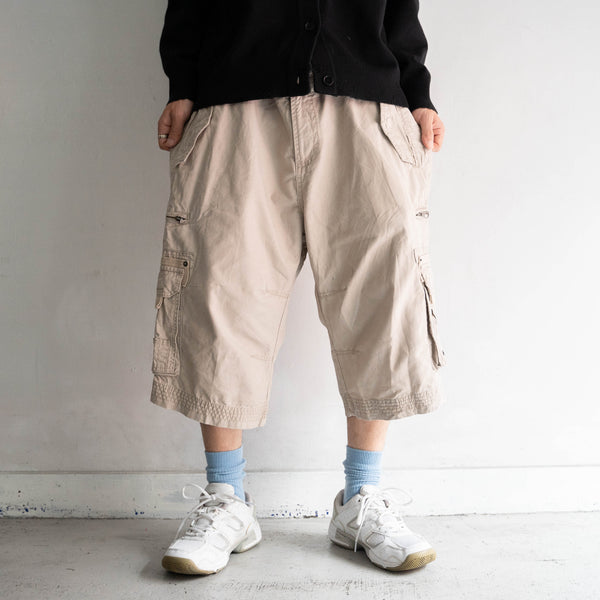 2000s ivory cargo shorts -good gimmick-