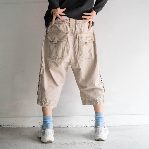 2000s ivory cargo shorts -good gimmick-