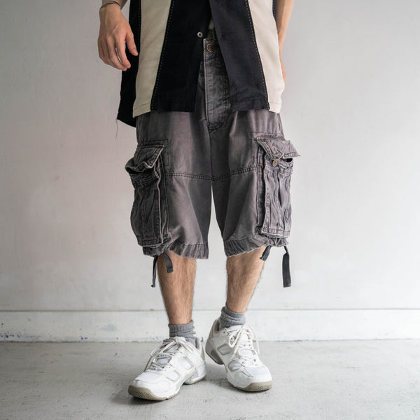 2000s faded gray cargo shorts -good mood-