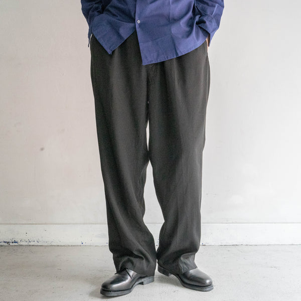 2000s black poly × viscose 1 tuck slacks
