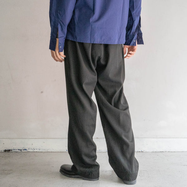 2000s black poly × viscose 1 tuck slacks