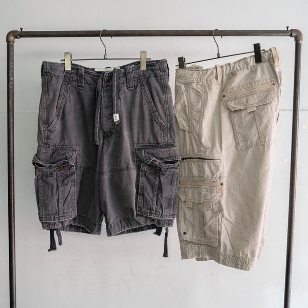 2000s ivory cargo shorts -good gimmick-