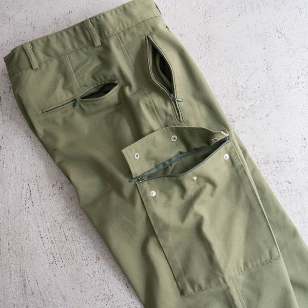 2000s German police light green cargo pants