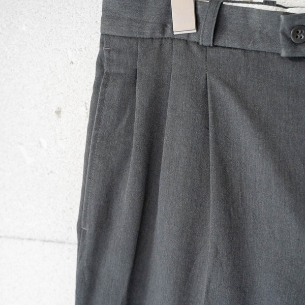 1990s dark gray color  poly × viscose 3 tuck slacks