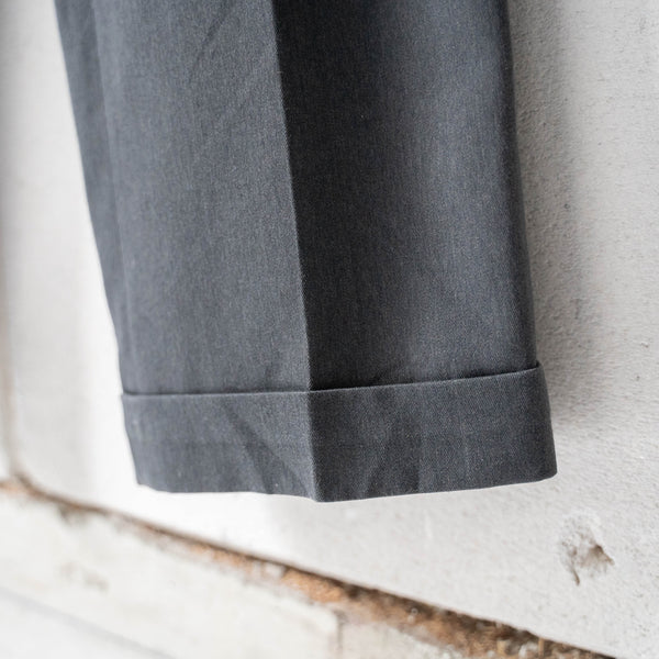 1990s dark gray color  poly × viscose 3 tuck slacks