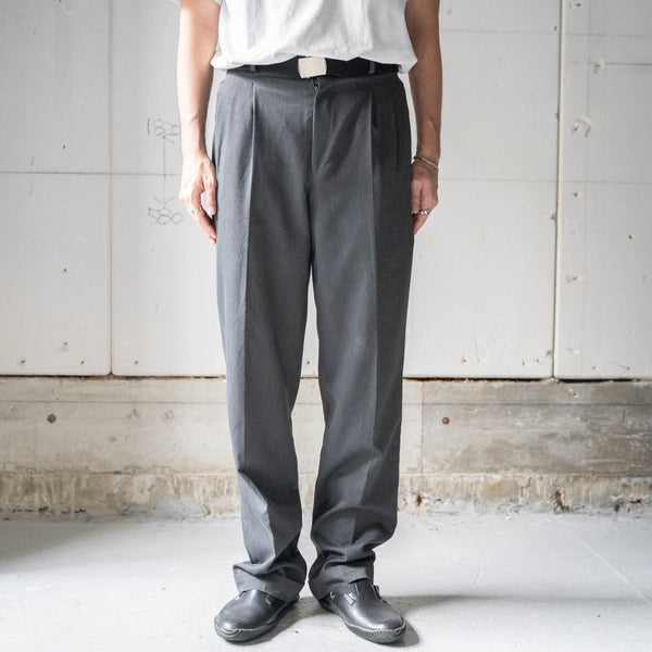 1990s dark gray color  poly × viscose 3 tuck slacks