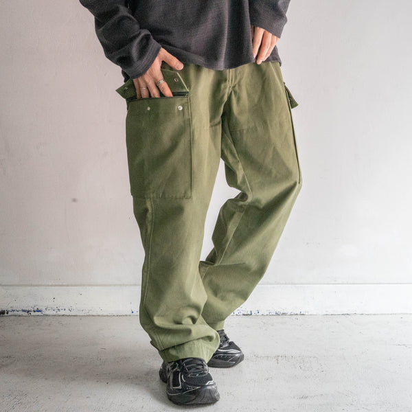2000s German police light green cargo pants