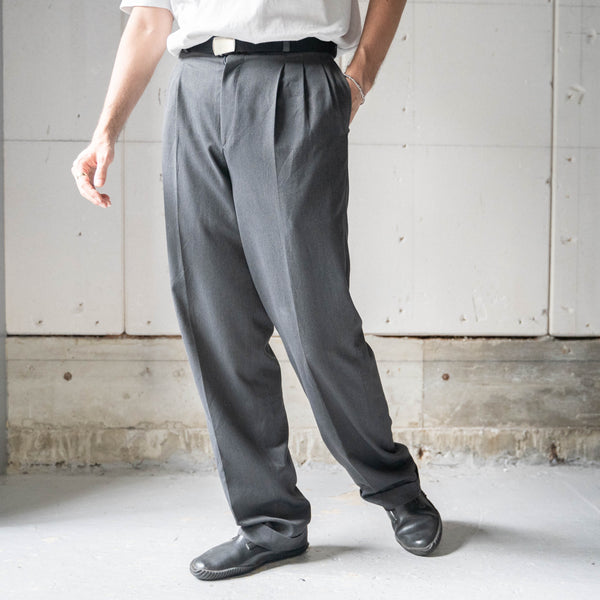 1990s dark gray color  poly × viscose 3 tuck slacks