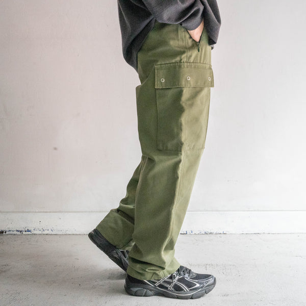 2000s German police light green cargo pants