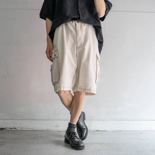 2000s Carhartt white cotton cargo shorts