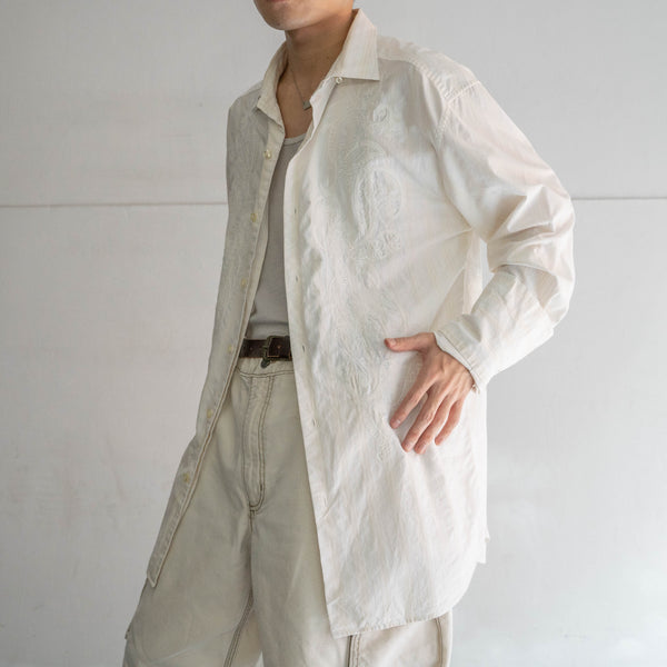 1990s ivory based embroidery l/s dress shirt
