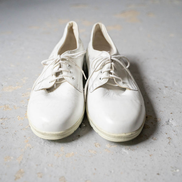 2000s Europe white color leather sneaker