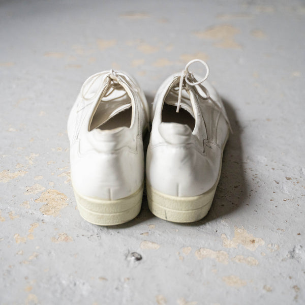 2000s Europe white color leather sneaker