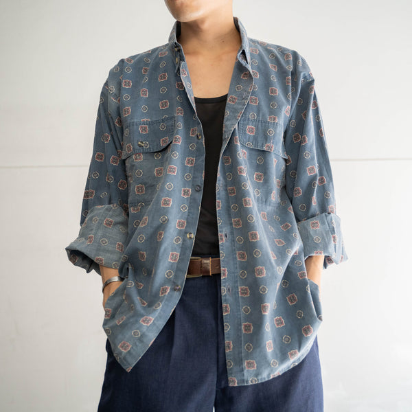 1990s blue based all over pattern l/s shirt -good fade-