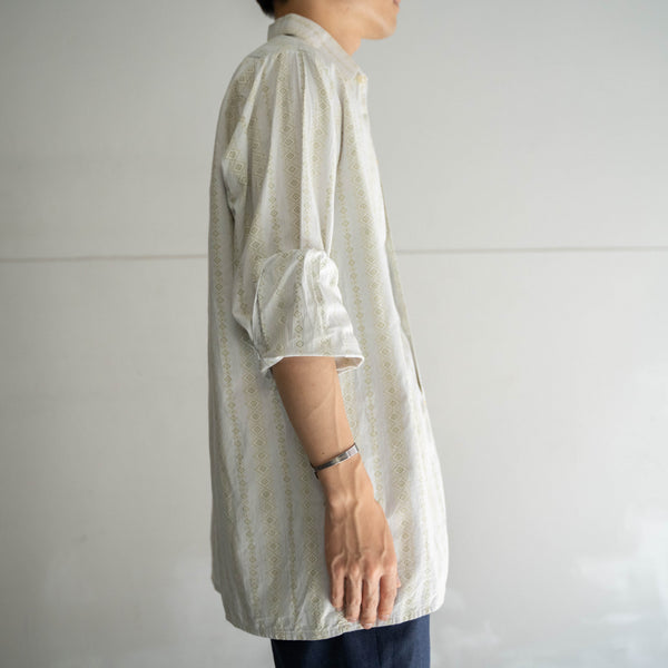 1980s Europe white × olive all over pattern l/s shirt