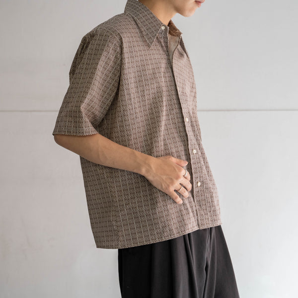 1970-80s brown based all over pattern s/s shirt -remake-