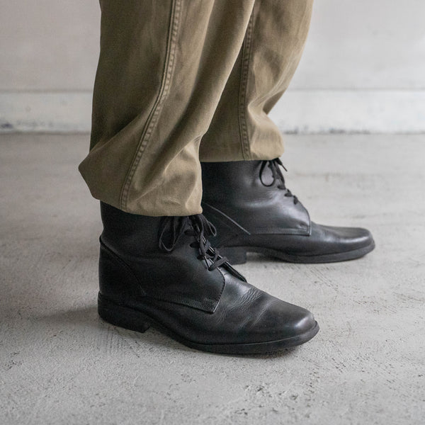 2000s Romanian military black color leather boots