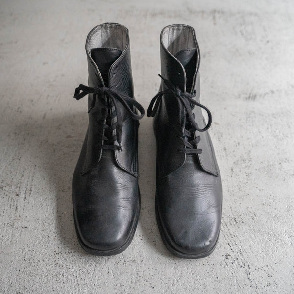 2000s Romanian military black color leather boots