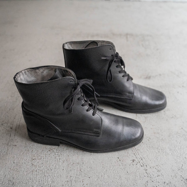 2000s Romanian military black color leather boots