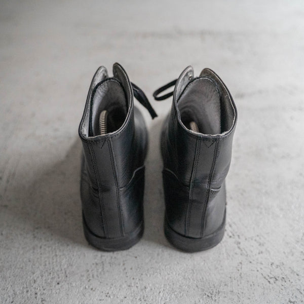 2000s Romanian military black color leather boots