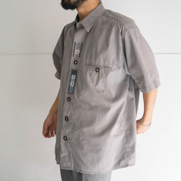 1990s gray color all cotton short sleeve tyrolean shirt